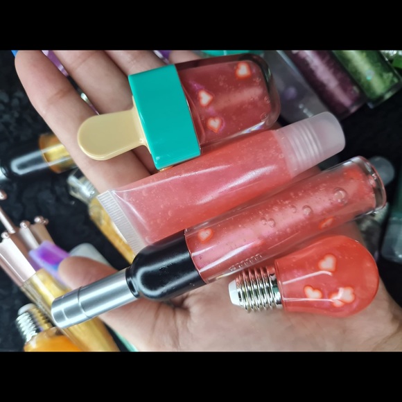 Red Lipgloss - Picture 1 of 1